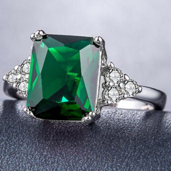 NEW 925 Sterling Silver Green Stone Ring - Picture 3 of 5